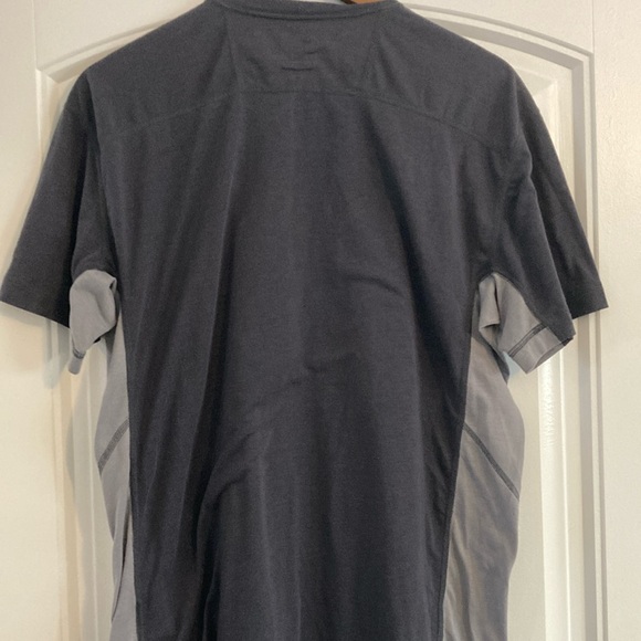Carhartt Men's Black and Gray Shirt - Picture 3 of 3